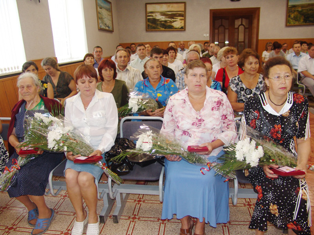 Многодетные матери, награжденные знаком отличия "Материнская доблесть"
